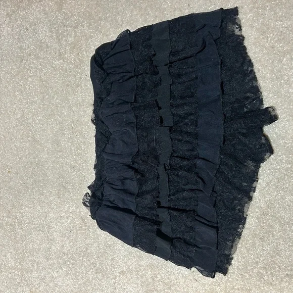 Black Lace Ruffle Bloomer Shorts - Picture 3 of 3